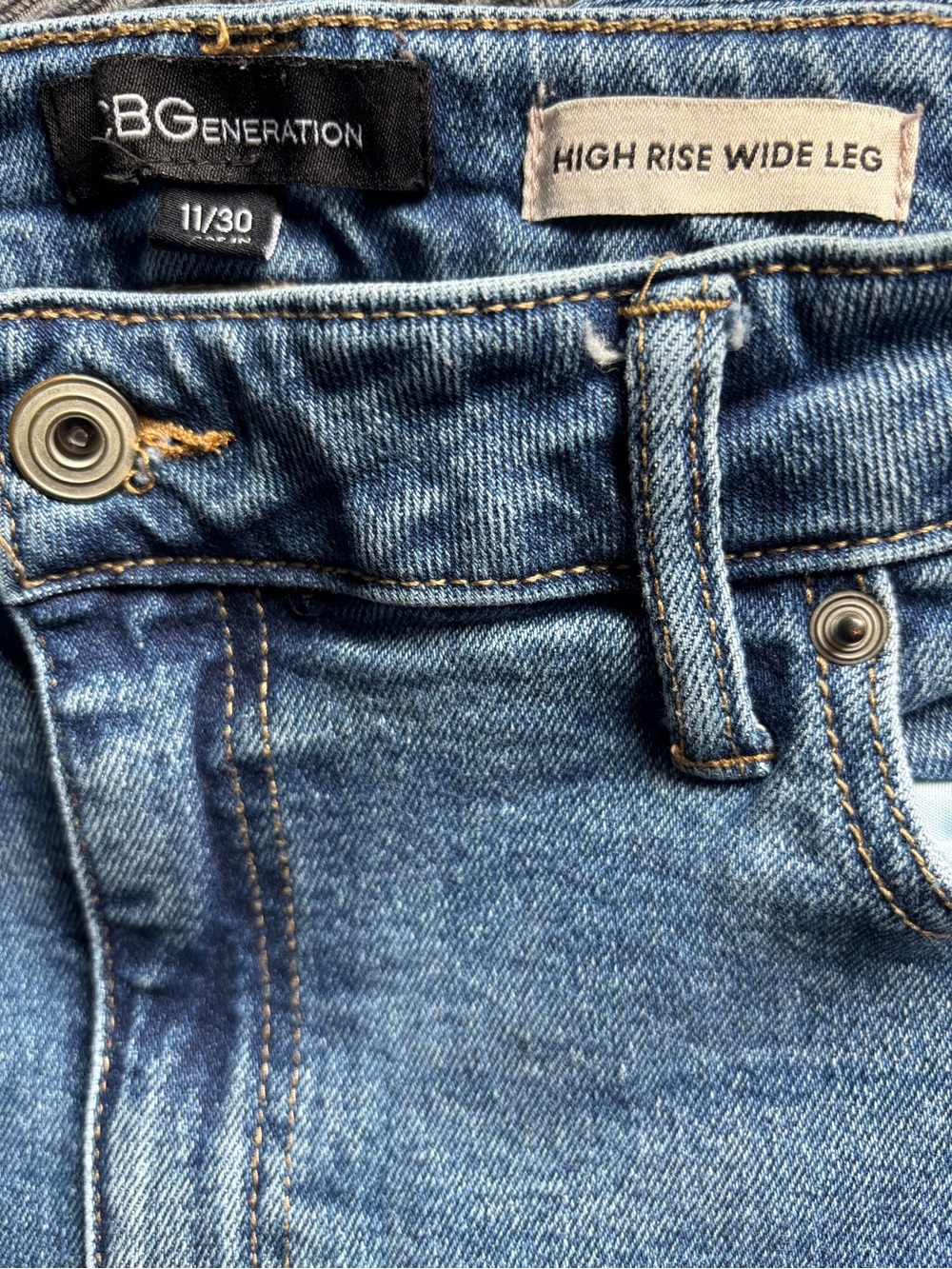 BCBGeneration High Rise Wide Leg Frayed Hem Jeans Size 11/30 - Picture 2 of 9